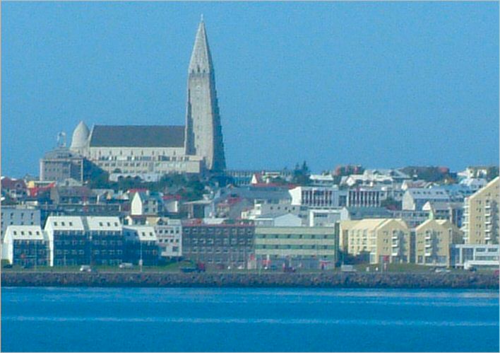 Reykjavik: Skyline showing the Hallgrimskirkja