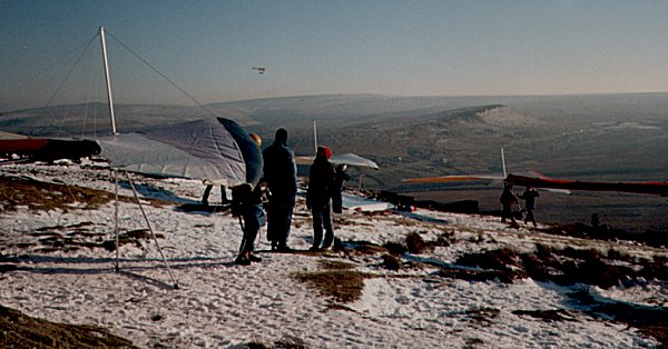 Buckstones Moss: Hangliders, January 1986