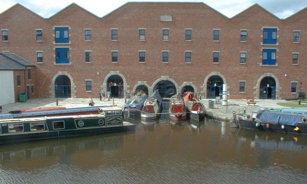 Ashton under Lyne: Portland Basin, May 1999
