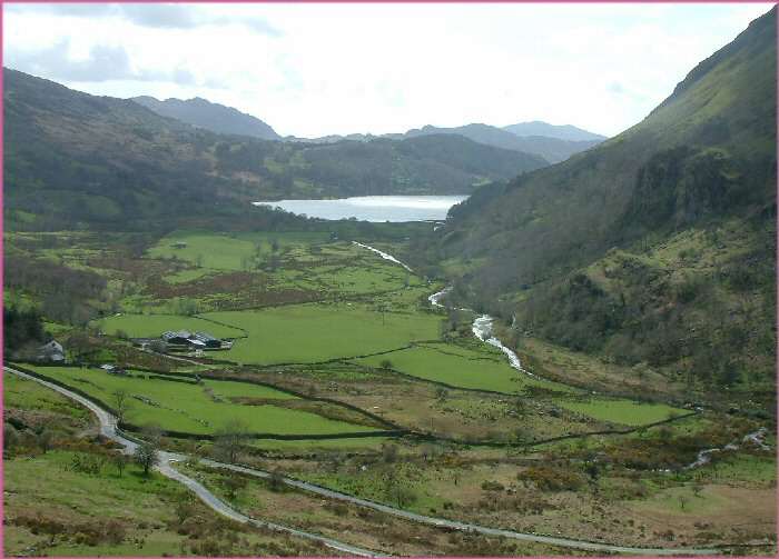 Gwynant Pass: Llyn Gwynant, April 2005
