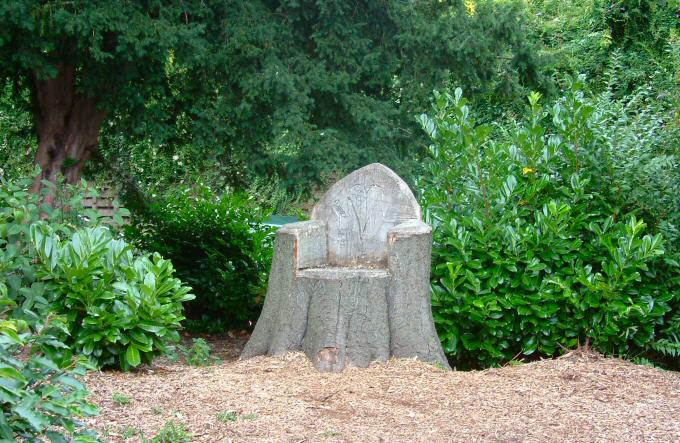 Chester: Tree Chair in Grosvenor Park, August 2005